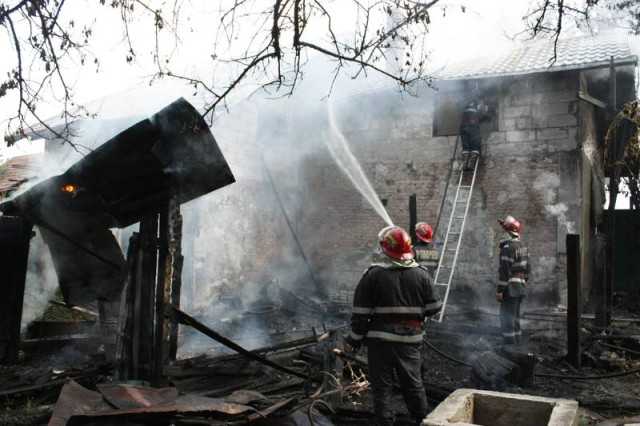 Incendiu devastator in zona garii Buhusi
